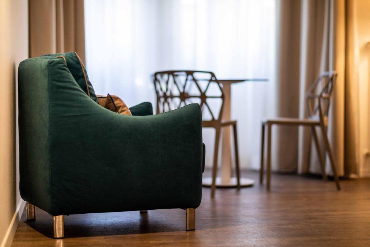Stay Cooper L Guesthouse Zum Loewen Merano Ngoại thất bức ảnh