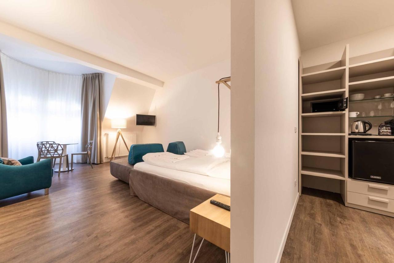 Stay Cooper L Guesthouse Zum Loewen Merano Ngoại thất bức ảnh