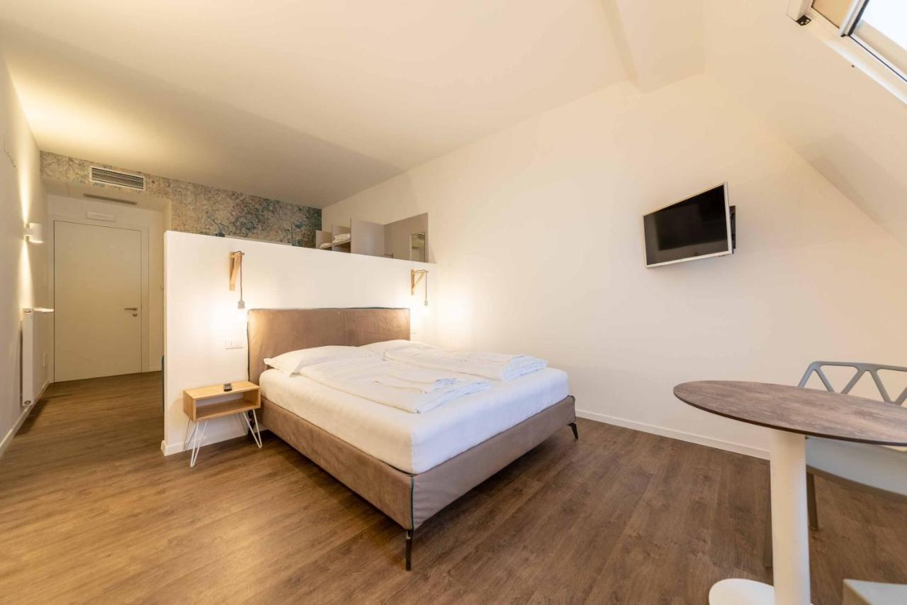 Stay Cooper L Guesthouse Zum Loewen Merano Ngoại thất bức ảnh